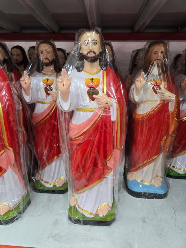 STATUE 1.5FT SACRED HEART