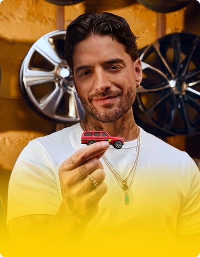 Pre-venta - Hot Wheels® x Maluma x Toyota Land Cruiser FJ60 - Diseño Exclusivo Creations - Compra Internacional
