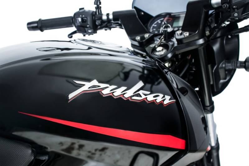 PULSAR 150 NEON