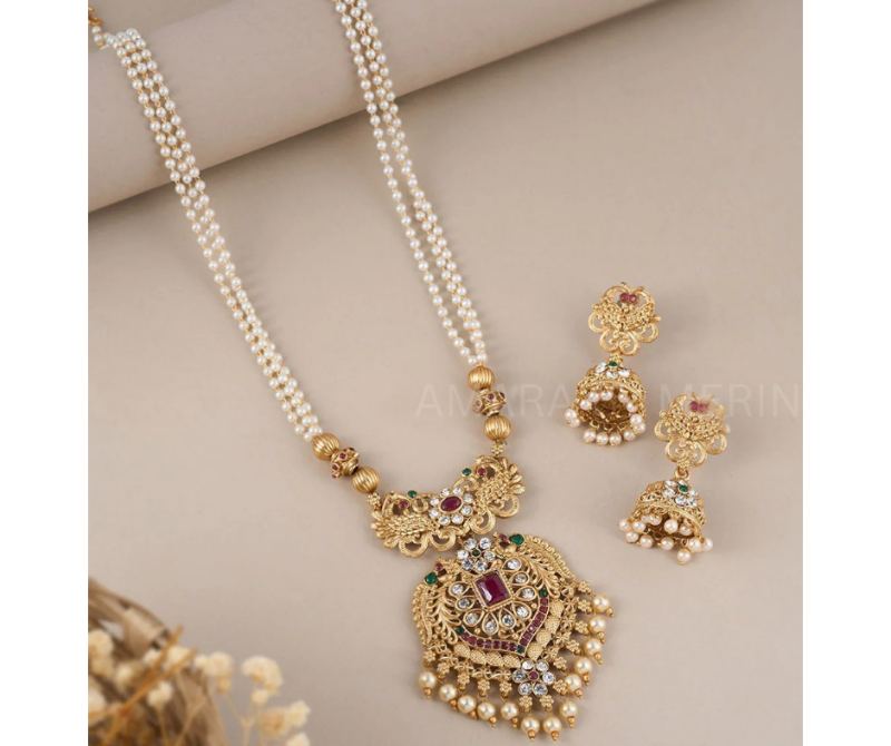 Morni Haaram with earrings AM13006