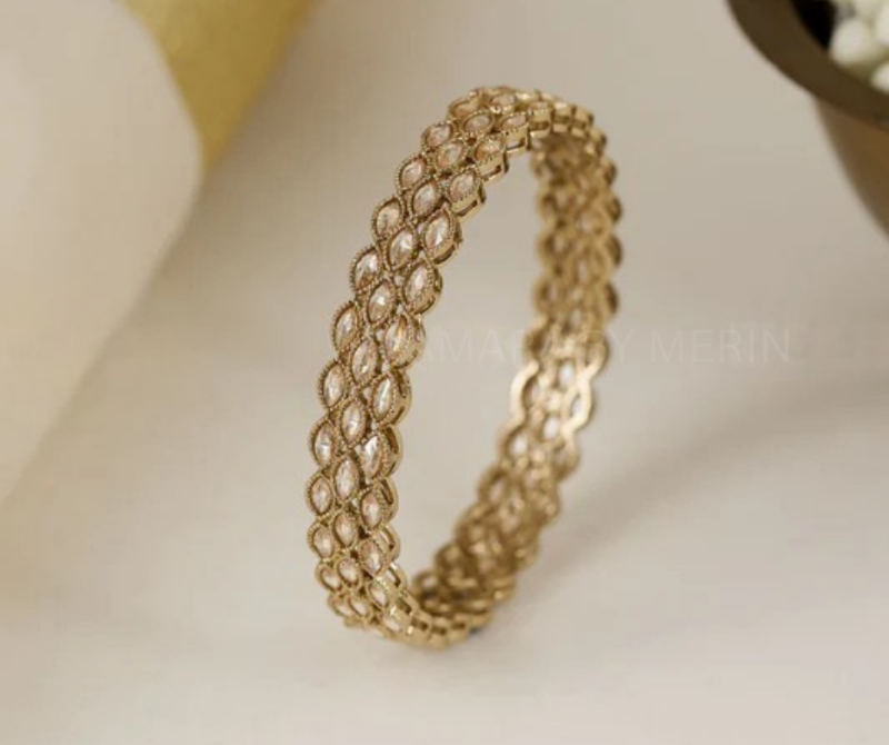 White Teardrop bangle AM13029