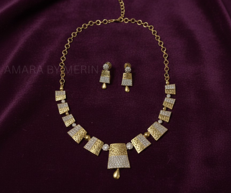 Gold plated Halo AD stone necklace AM14024