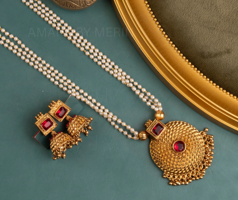 Multi strand Pearl necklace - Ruby red AM14018