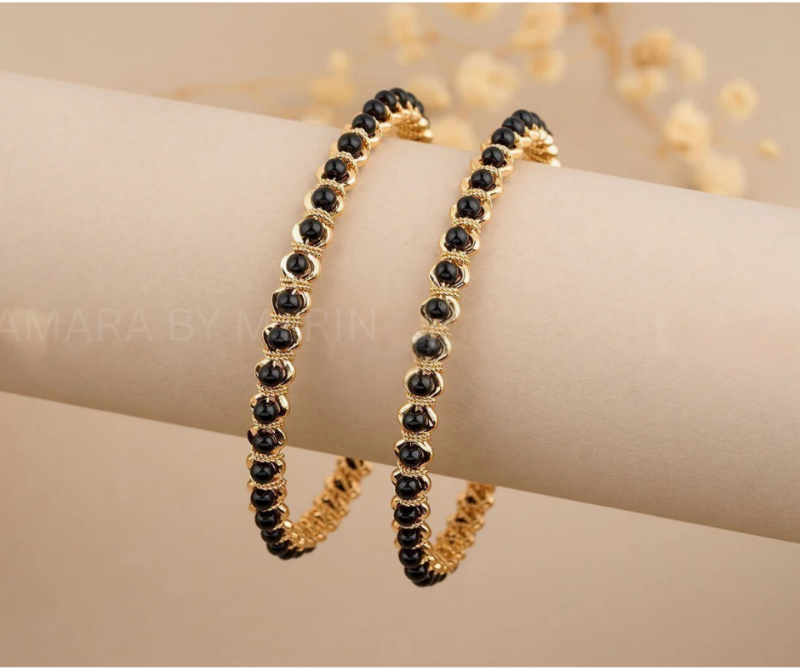 1 Pair Timeless loops bangles - Black AM13030