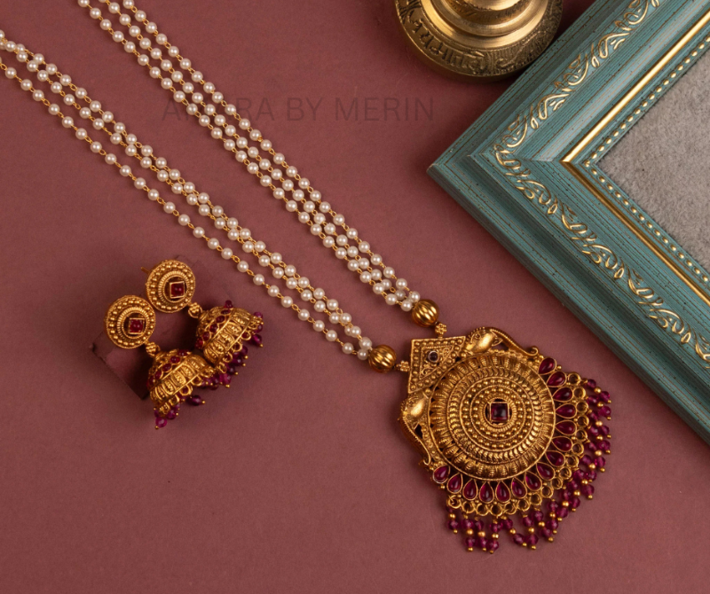 3 Layer Pearl Necklace with Pink Stones AM14020