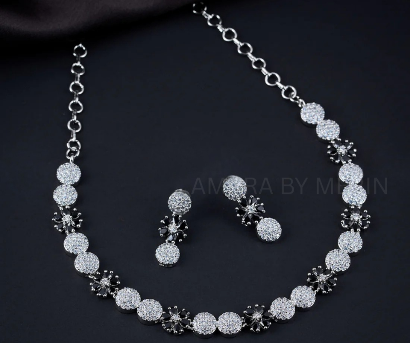 Night Light AD Stone Necklace (Black) with Hanging Earrings AM13012