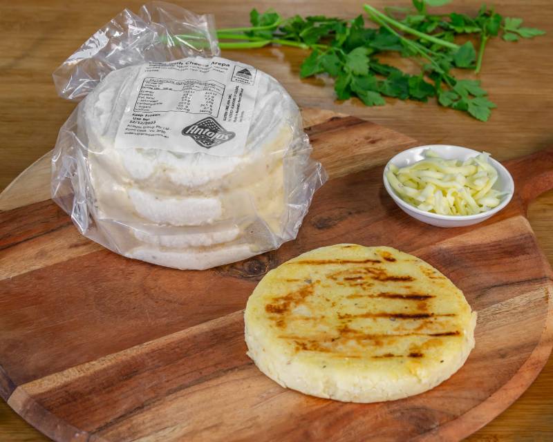 Arepa Rellena de Queso / Cheese - filled (x4)