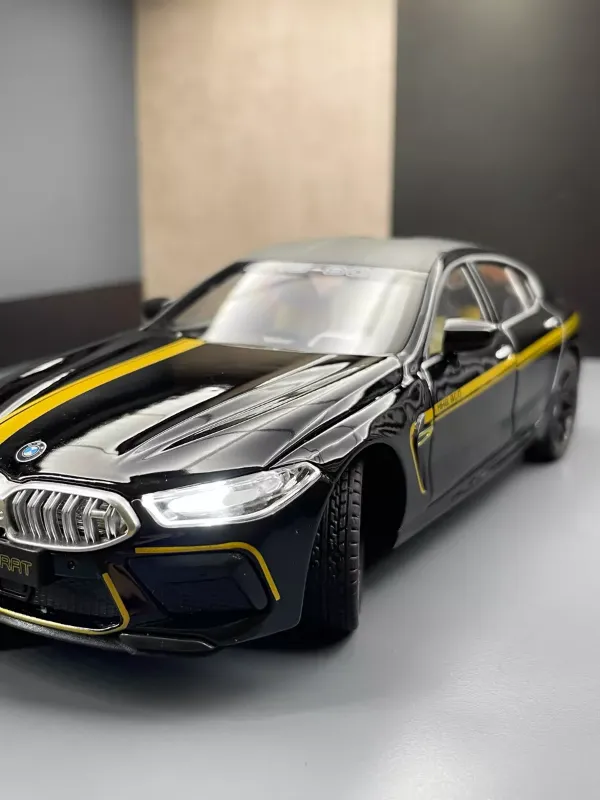 1:24 Scale Black BMW M8 Diecast Metal Model car Sound light Open all sides (CZ167)