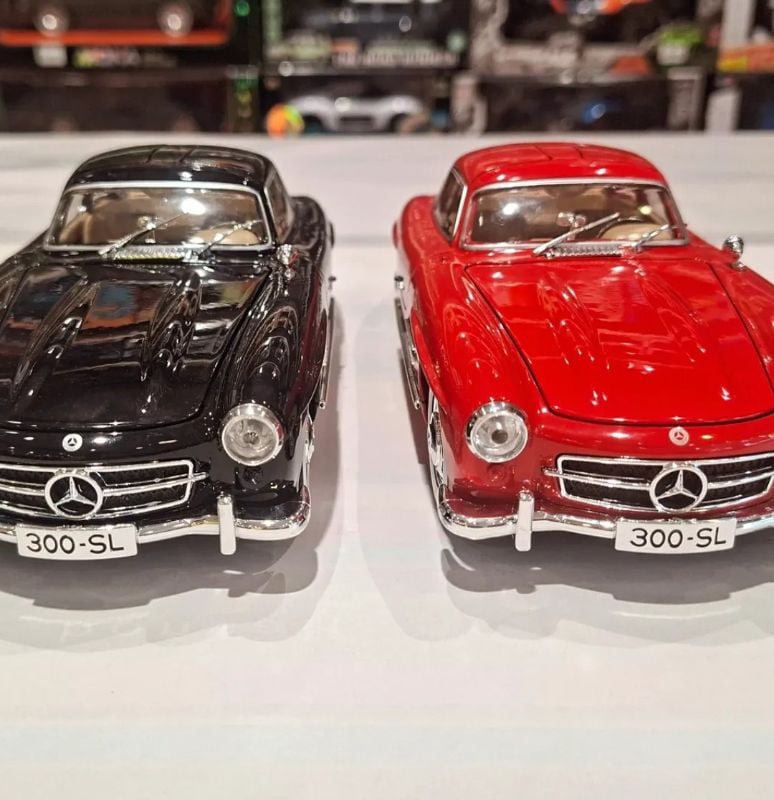 Diecast 300 SL Classic 1:24 Vintage Model Car Kids Toy and car model collection Light Sound Pullback Openable Door Cars TM (Multi Random Colour)