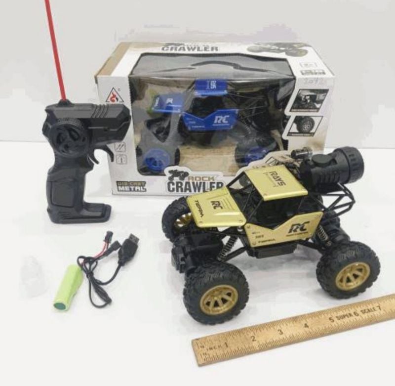 1:18 Scale Rock crawler Big Tire metal body with spraying smoke (2092)