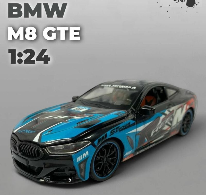 1:24 scale model of a BMW M8 GTE diecast model car (K240A43)