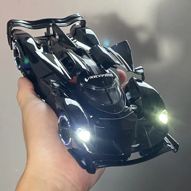 1:24 Diecast Aston Martin Valkyrie model car with base (W24383)