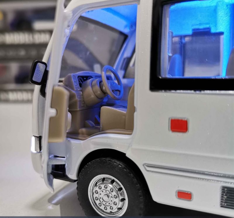 Toyota Coaster bus 1:24 Diecast Metal body Collector toy car (B2452)