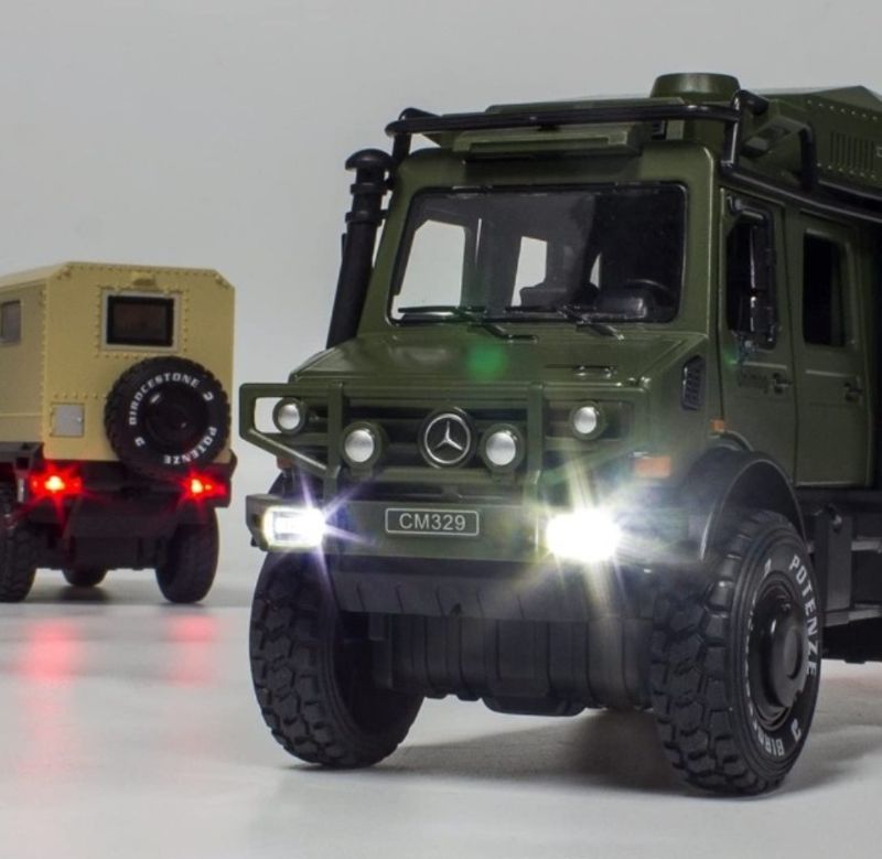 1:32 Mercedes-Benz Unimog U4000 Diecast Model Car (M330)