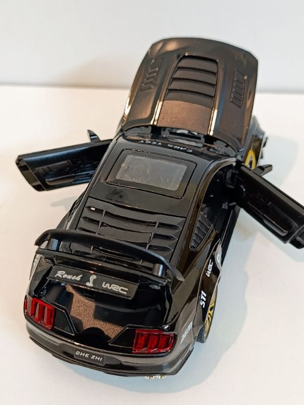 Black Golden Ford Mustang GT500 1:32 Gift Toy for kids