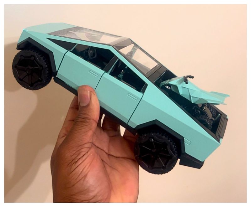 1:24 Tesla Cybertruck with motorcycle Diecast car model (B2424)