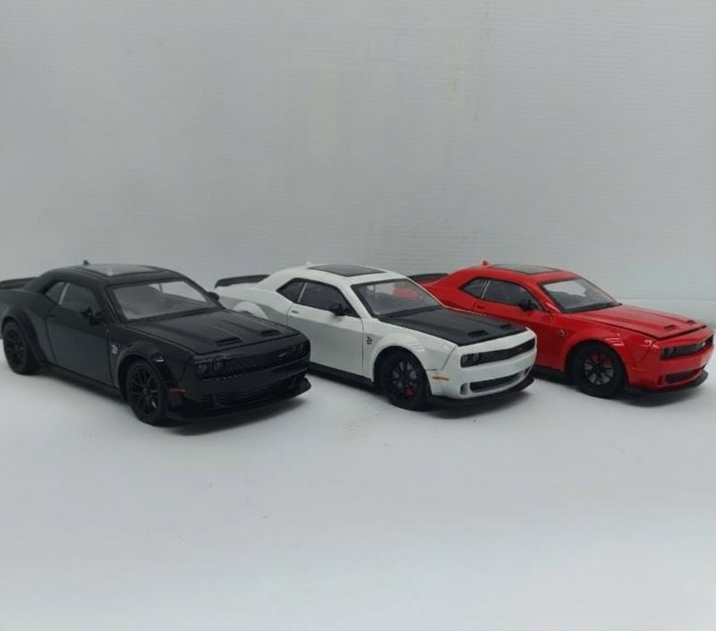 1:24 Scale Challenger Hellcat Charger 1970 Diecast Sound Light Pull Back for Kids (CZ172A)