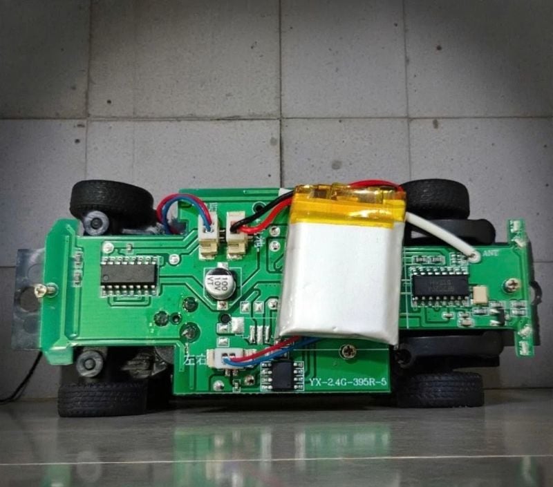 2.4G RC Drift Car Speed King Gyro Remote Control Stabilization 4WD Led light fast drifting all ways KT(T6843-4)