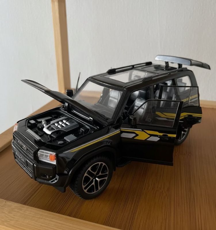 1:24 Toyota Land Cruiser Prado 2025 Diecast toy model car sound light (1900-480)