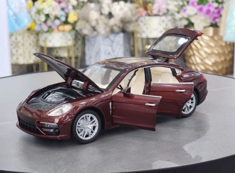 1:24 Porsche Panamera Spraying Model Diecast (CZ127AD)