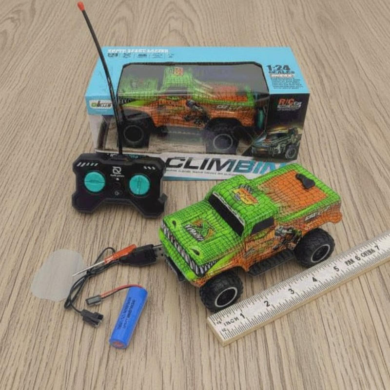 RC Climbing Pickup truck 1:24 Rechargeable with spray feature sounds light (KM555-3A)