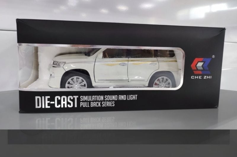Die-cast 1/24 Toyota Land Cruiser V8 pull back Sound light  LC200 (CZ123)