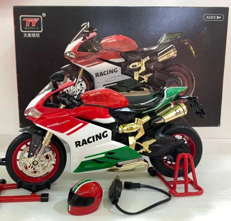 Key Start 1:9 1199 Panigale Alloy Racing Motorcycle Model Diecast with sound light spray feature (8678B)