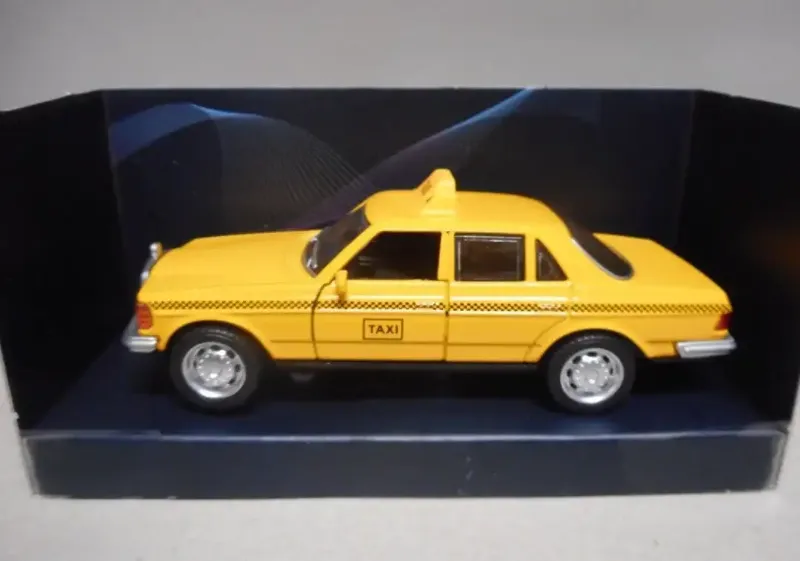 Classic Taxi Car Diecast Metal Openable Door Yellow 1:32