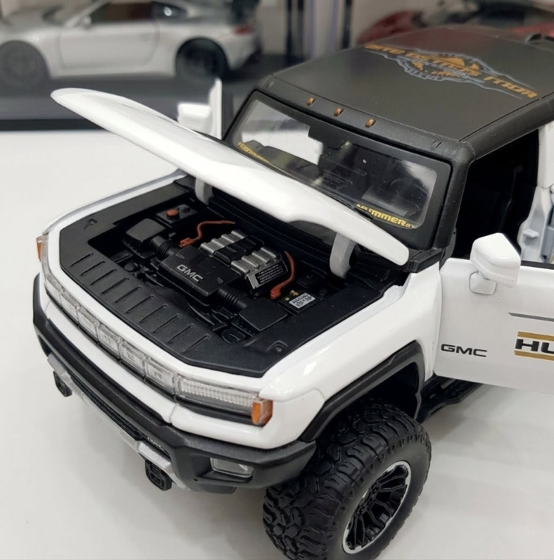 Big 4x4 Hummer Ev Model Car Diecast Metal openable all doors Sound light Gift dream car for kids and collectors KT B2410