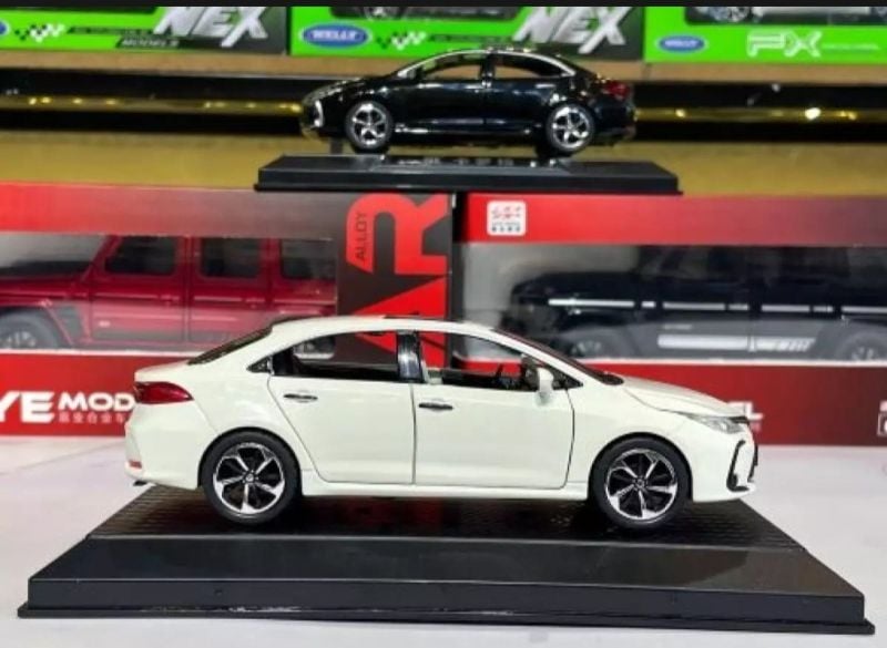 Toyota Corolla Grandi 1:32 Diecast model car display base Gift Toy for kids