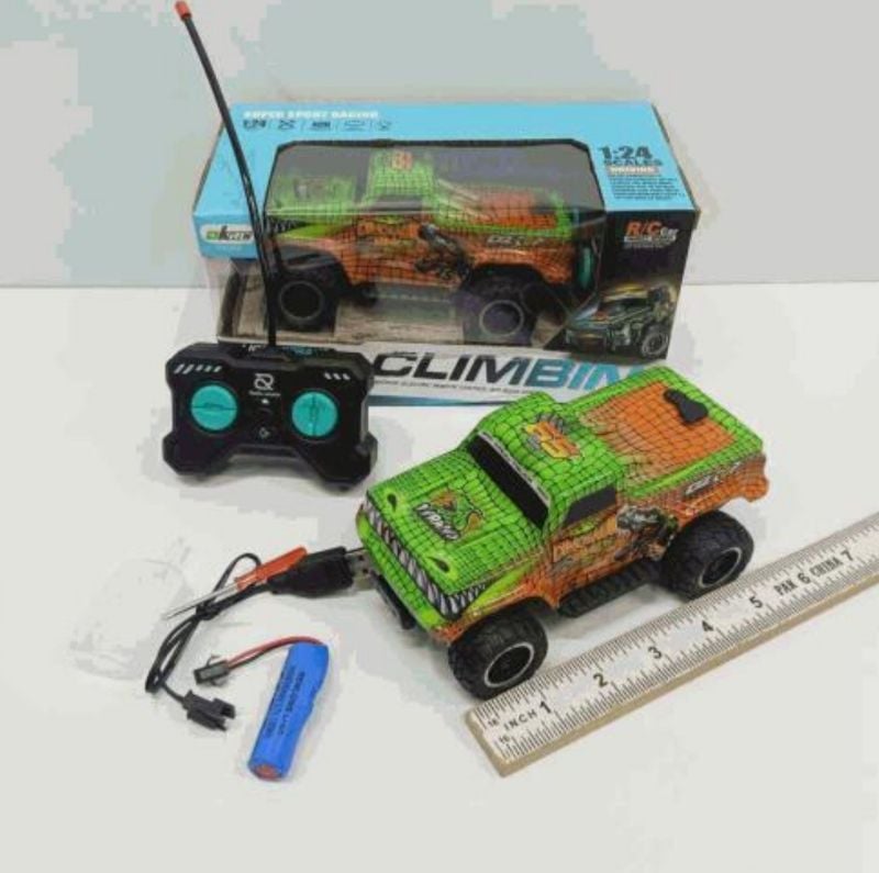 RC Climbing Pickup truck 1:24 Rechargeable with spray feature sounds light (KM555-3A)