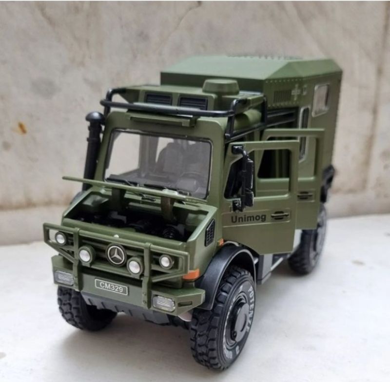 1:32 Mercedes-Benz Unimog U4000 Diecast Model Car (M330)