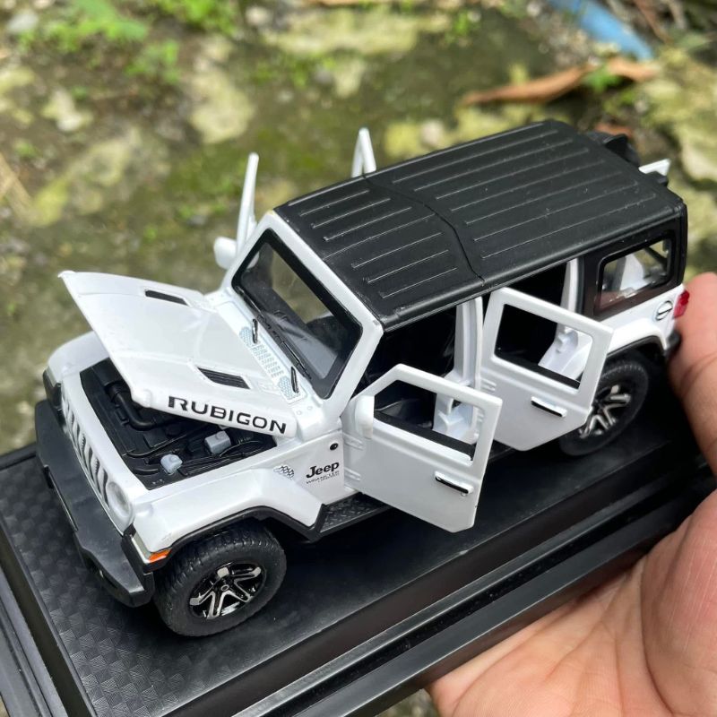 1:32 Rubicon Jeep With Acrylic display case diecast open doors Realistic details (F21003)