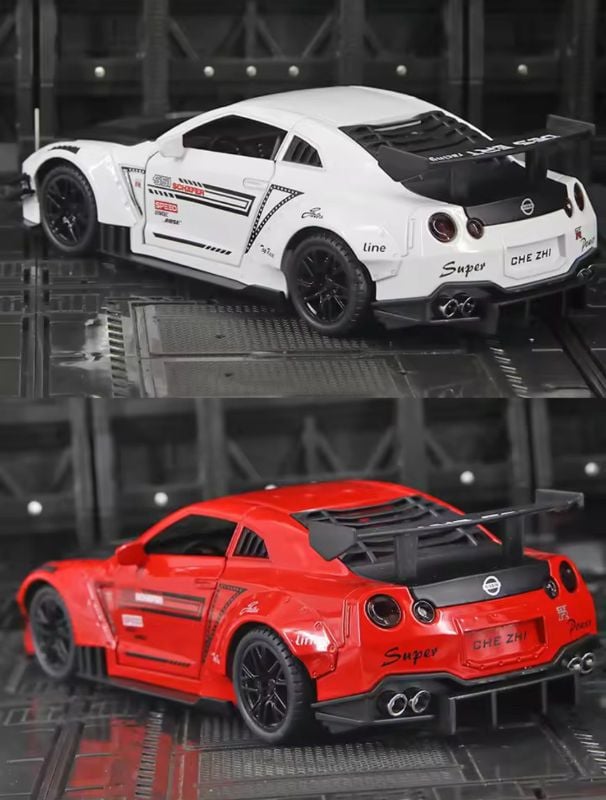 1:24 Nissan GT-R R35 Diecast Model Car toy car open doors (CZ128ADT)