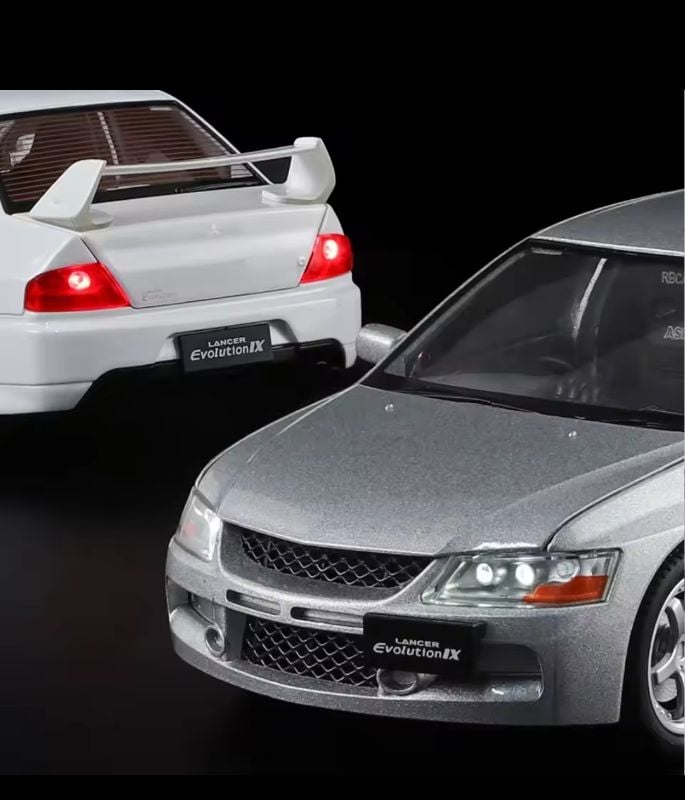 1:24 Mitsubishi Lancer Evolution EVO IX 9 Alloy Miniature Diecast Metal Model Car Scale Model Car Sound and Light Toy Car Vehicle KT (1901-620)