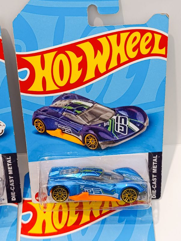 1:64 Hot Wheels 4 cars pack diecast for kids
