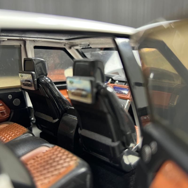Big 1:18 Scale Range Rover Land Rover 4x4 Model Car Diecast Realistic Details Heavg Weight TM (CZ801A)