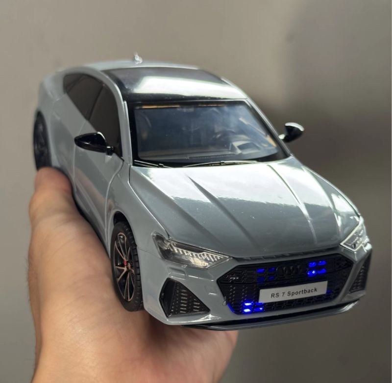 1:24 AUDI RS7 Sportback car model Flashing light Edition Diecast Premium metal quality Open Doors Sounds best collector and birthday car KT (H82092)