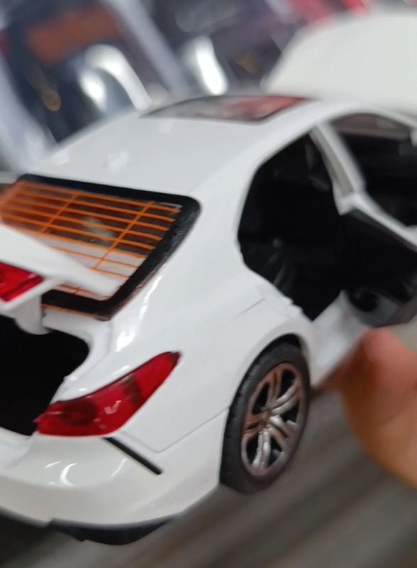 1/32 Toyota Camry Diecast metal car model best collector car open doors hood trunk with sound lights KT OY1231-1