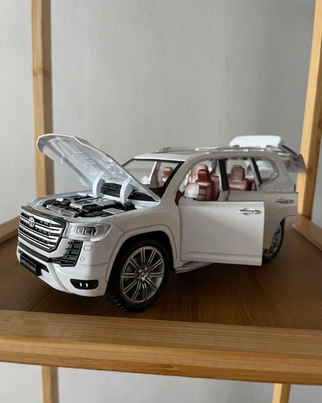 1:24 scale Toyota Land Cruiser LC300 4x4 diecast model open all sides best gift White KT (1901-200)