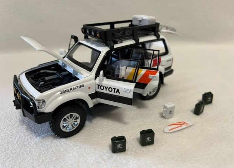 1:24 Toyota Land Cruiser LC80 Diecast toy car (CZ609)