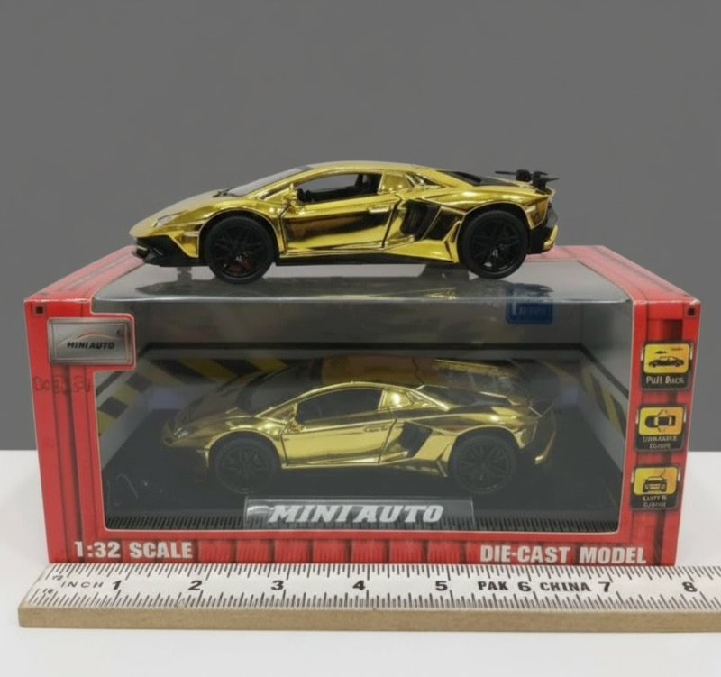 1:32 Gold Lamborghini Aventador diecast model car with base (DC32501)