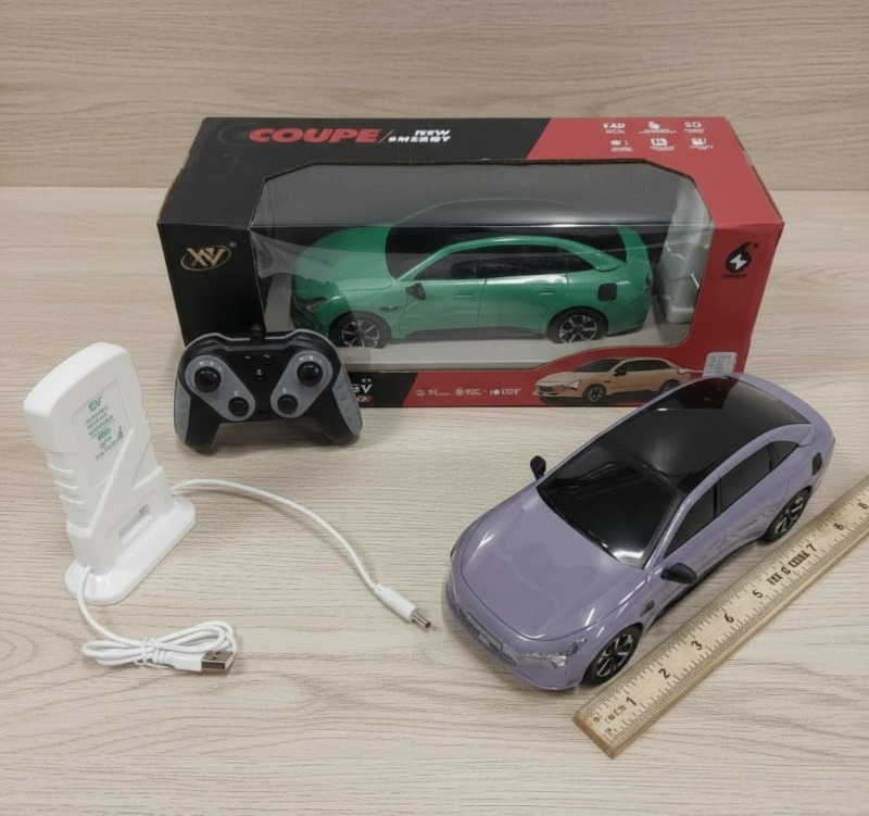 1:18 2.4G Coupe New Energy DC Charge XPENG P7 model Charging station Auto parking light dazzling (655-49)