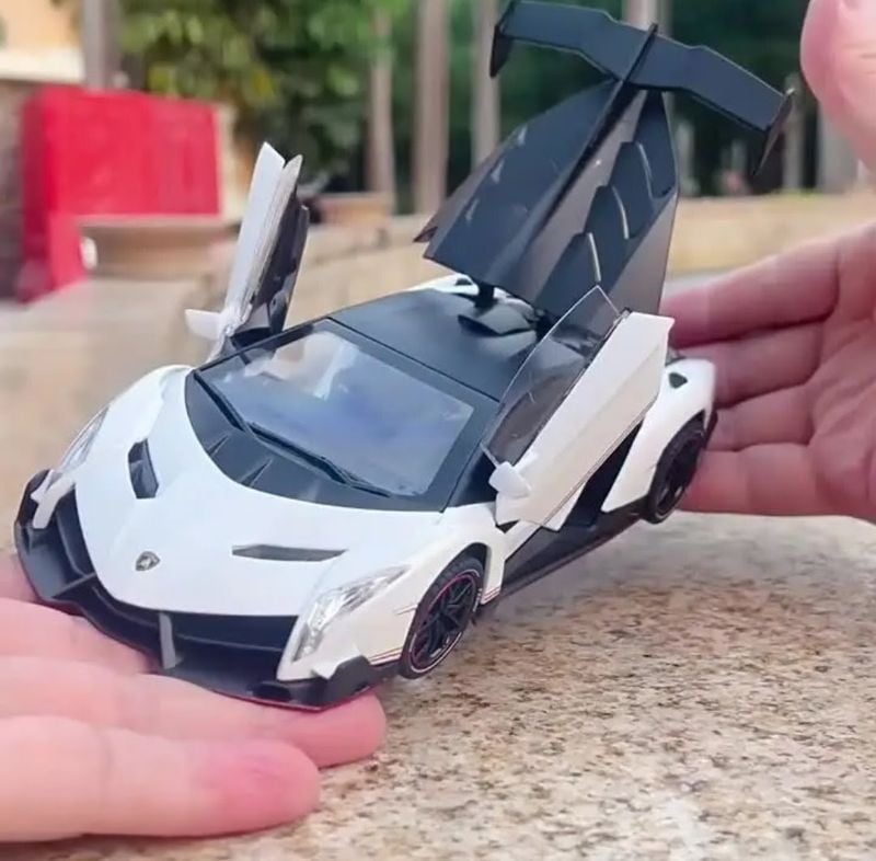 1/24 scale diecast Lamborghini Veneno spraying model series (CZ147AD)