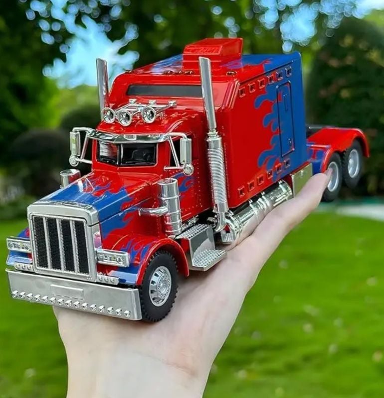 Optimus Prime truck Peterbilt 389 1:24 scale toy truck, walking tractor, die-cast alloy car model, sound and light, vehicle models, interior decoration present 389 KT (K179A20)