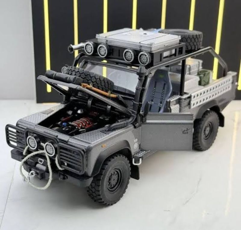 1:24 Land Rover Defender 110 Off road Diecast Open doors (1900-550)