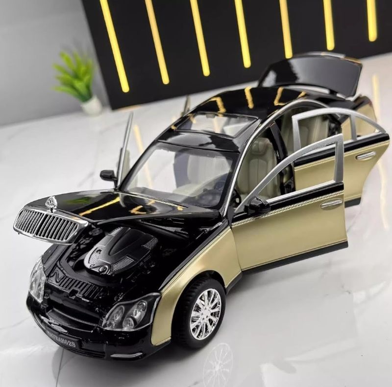 1:24 Mercedes-Maybach 62S Diecast Car Toy with Lights and Music (M929H)
