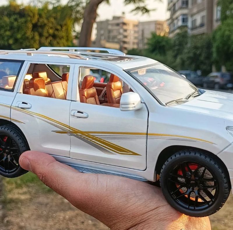 Big Prado Sheng Run 1:18 Scale Toyota Land Cruiser Prado diecast model car in 11 inch length comes in Box case packing TM