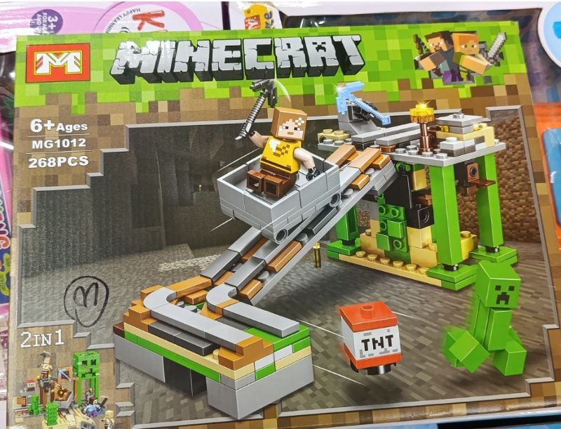 Minecrat 2-in-1 Adventure Building Block Set 268 pcs Compatible with all bricks, Legos make different characters TM