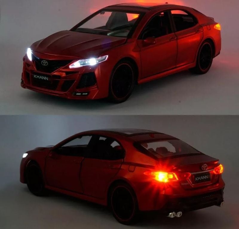 Toyota Camry Diecast Model Car 1:24 Die-cast Toy Car openable all sides realistic details (K240A4)